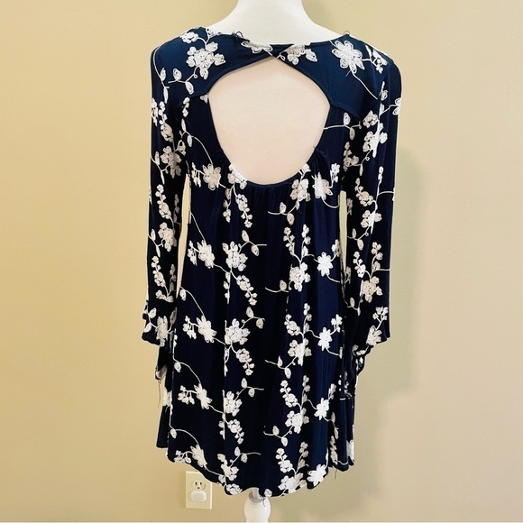 Umgee Blue And White Floral Embroidered Swing Dress Small - Picture 4 of 7